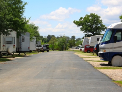 Woodland Lakes RV Park has several pull-through sites.